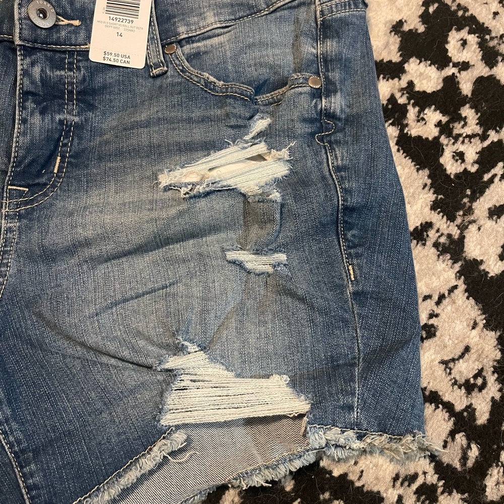 NWT Torrid denim cut off shorts - Picture 3 of 7